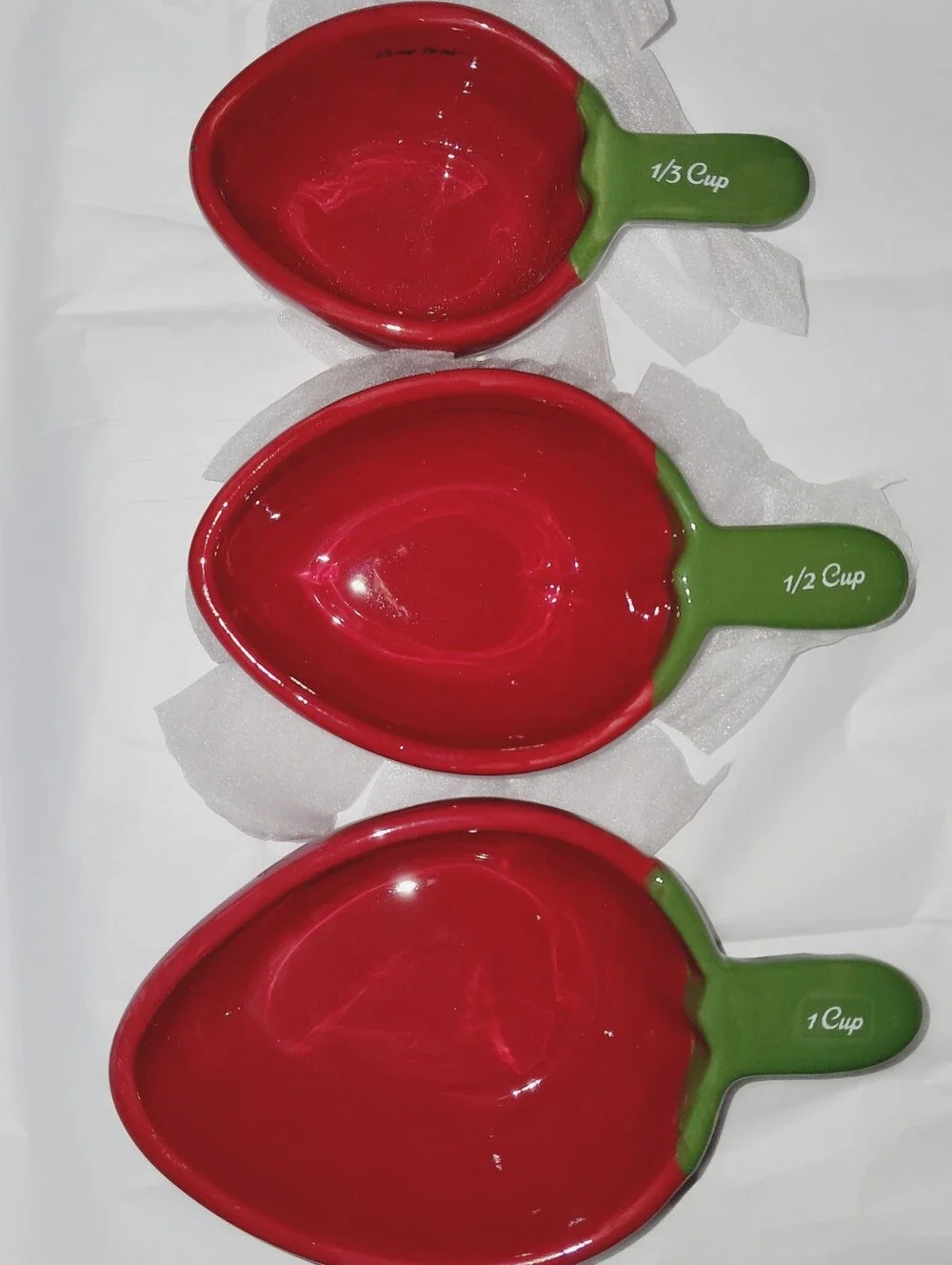 Target NWT 3Pk Strawberry Shaped Nesting Ceramic Measuring Cups In Red/Green